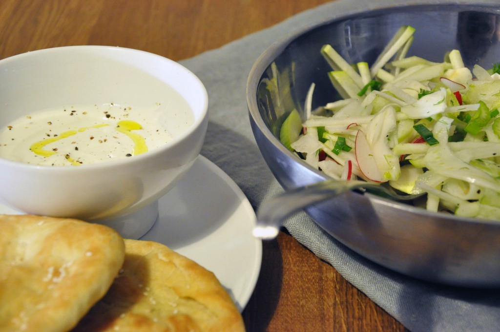 Fenyklový salát s pita chlebem