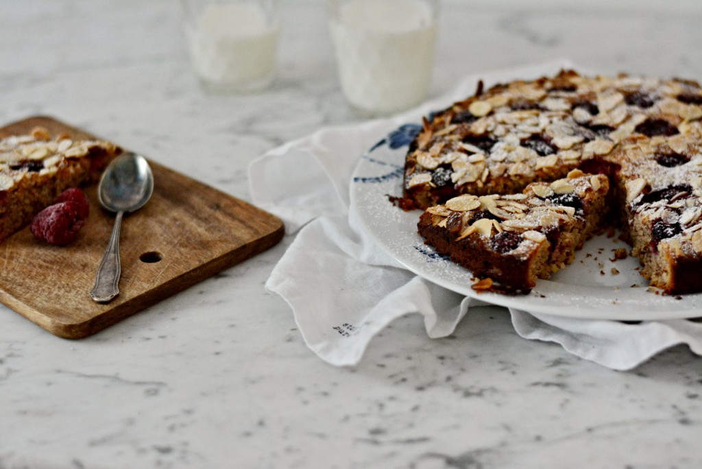 Mandlový koláč s malinami